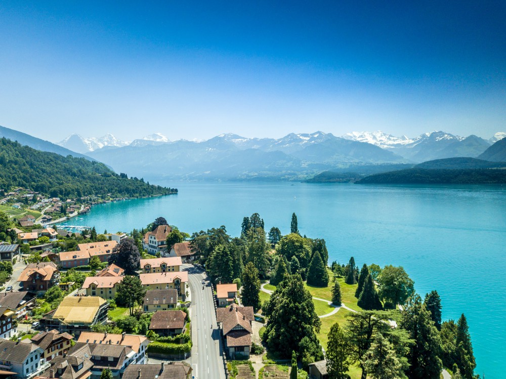 Vue sur un lac en Suisse Time Prod